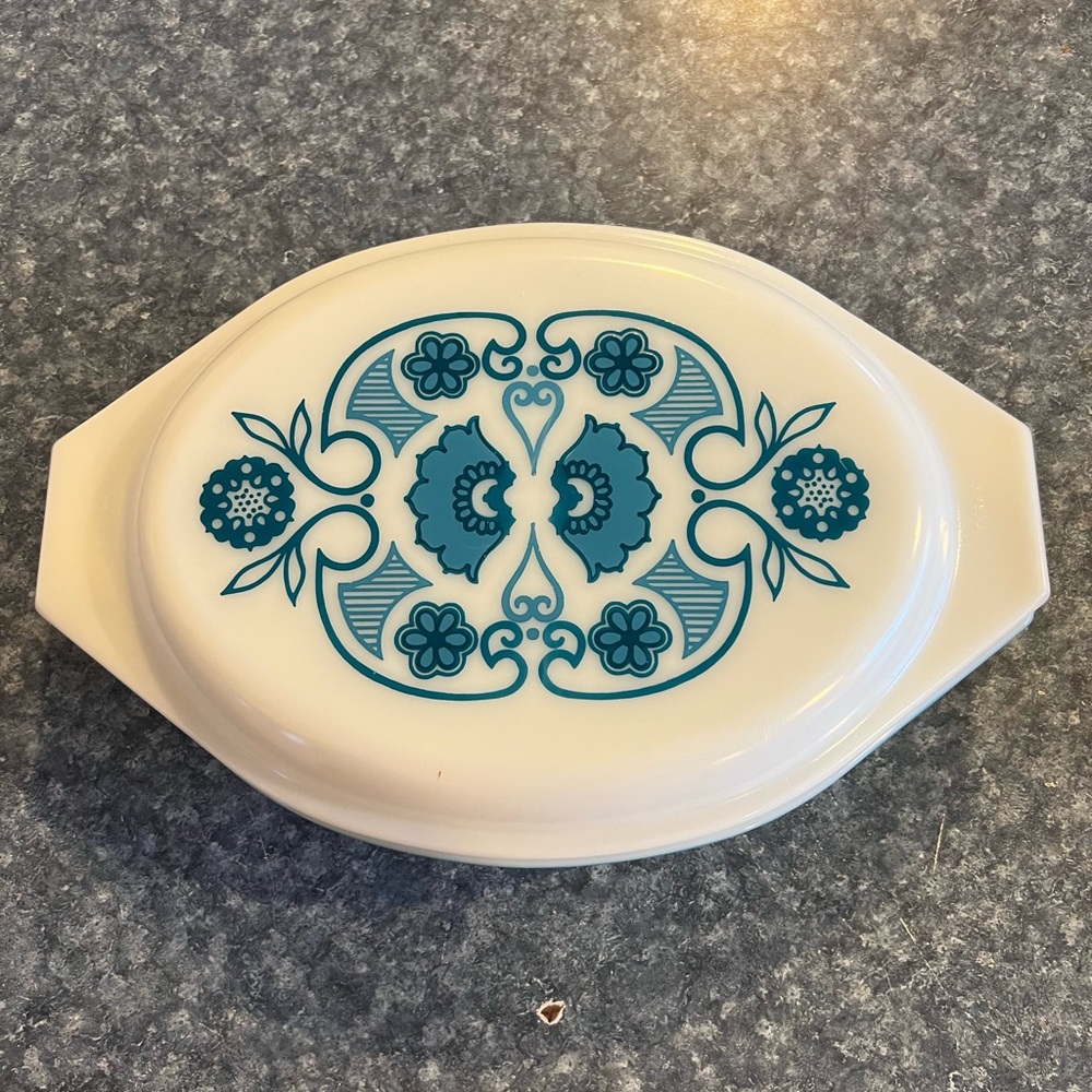 Pyrex Blue Horizon Casserole dish